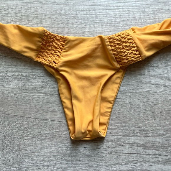 Frankie’s bikini - Picture 4 of 7